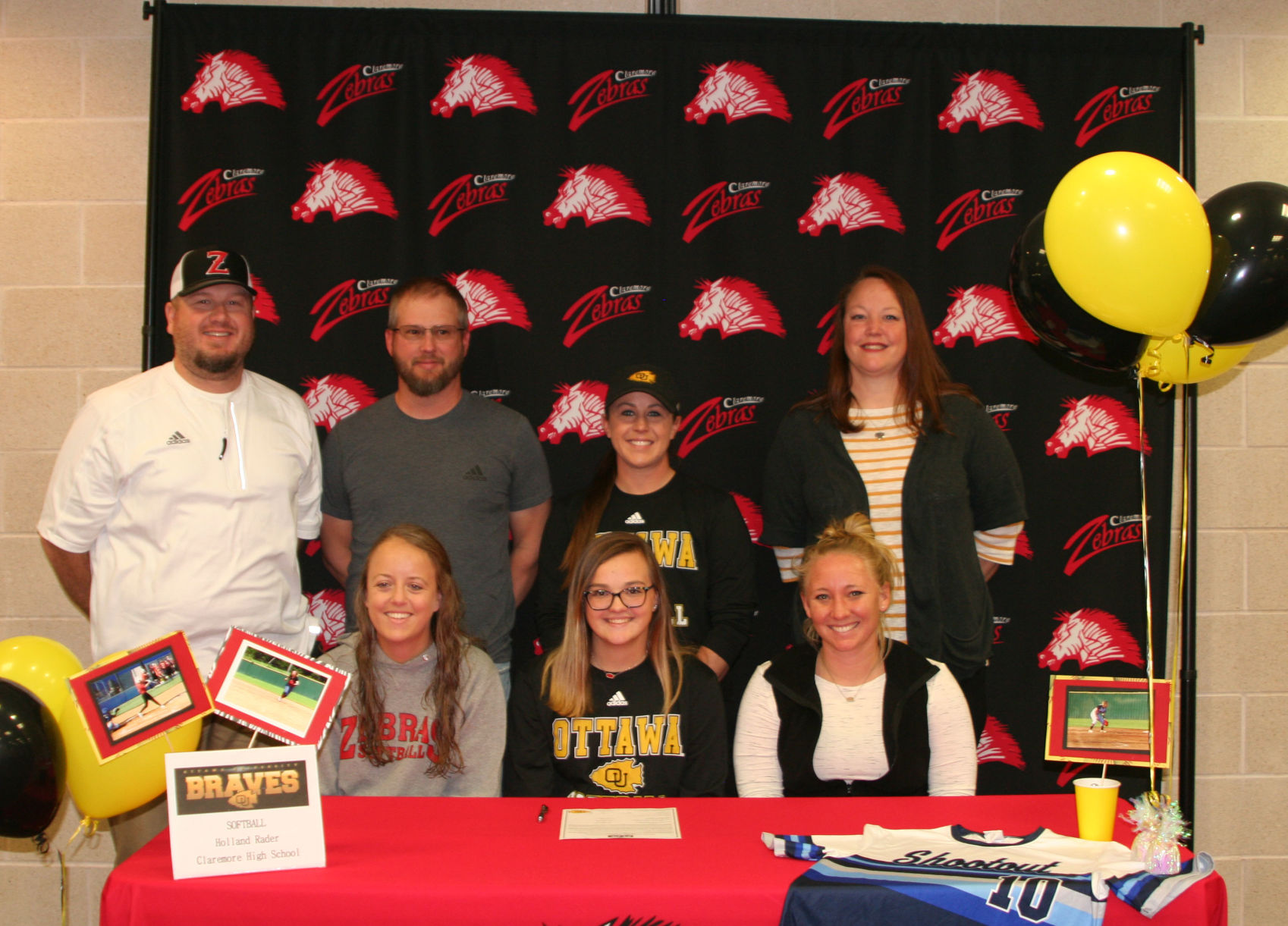 Zebra shortstop signs for Ottawa University
